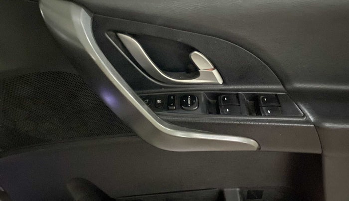 2017 Mahindra XUV500 W10, Diesel, Manual, 83,480 km, Driver Side Door Panels Control