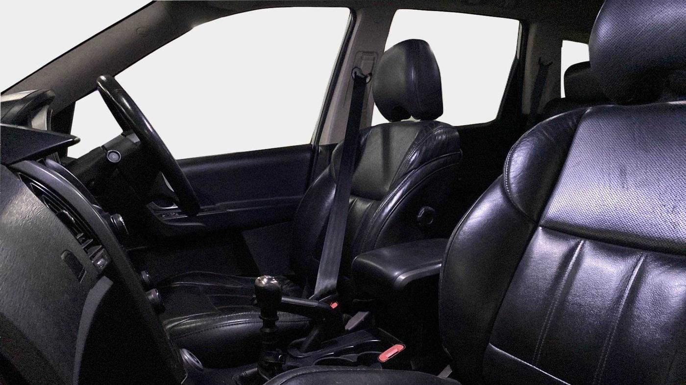 2017 Mahindra XUV500 W10, Diesel, Manual, 83,480 km, Right Side Front Door Cabin