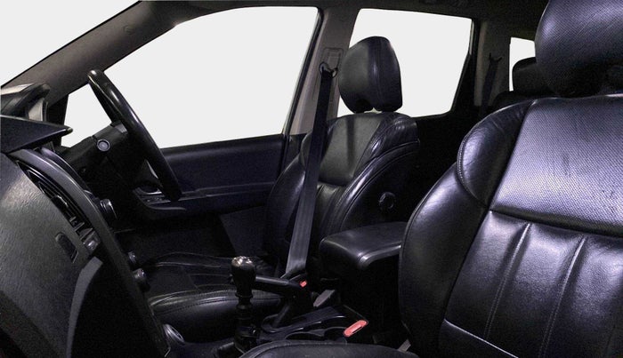2017 Mahindra XUV500 W10, Diesel, Manual, 83,480 km, Right Side Front Door Cabin