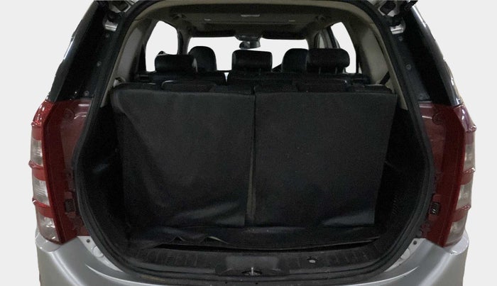 2017 Mahindra XUV500 W10, Diesel, Manual, 83,480 km, Boot Inside