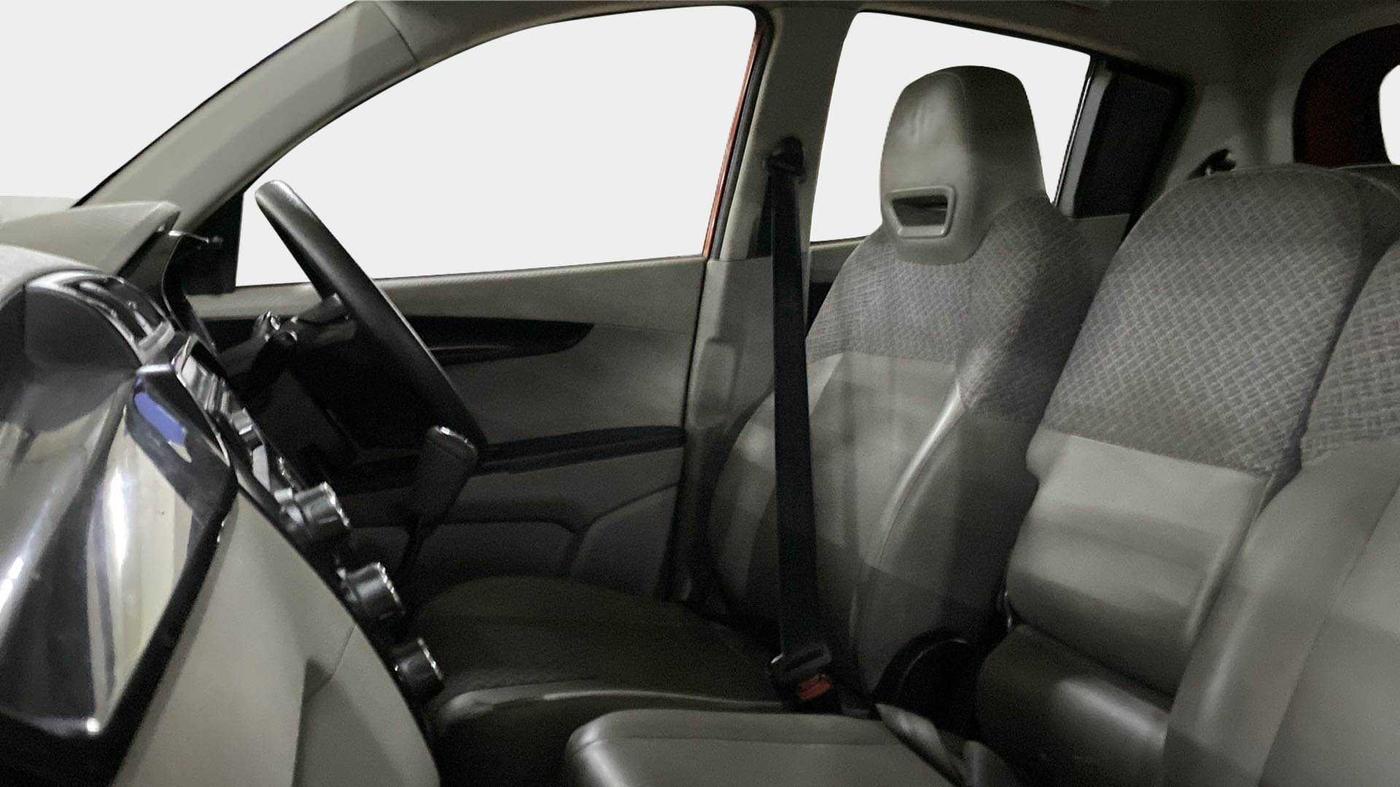 2016 Mahindra Kuv100 K4 D 6 STR, Diesel, Manual, 91,763 km, Right Side Front Door Cabin