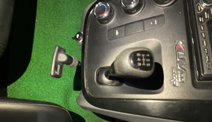 2018 Mahindra KUV 100 NXT K2+ P 6 STR, Petrol, Manual, 21,057 km, Gear Lever