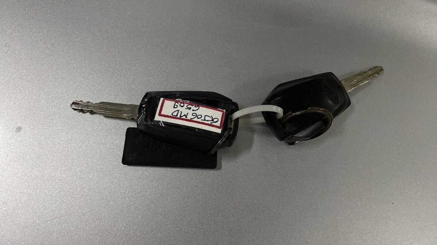 2018 Mahindra KUV 100 NXT K2+ P 6 STR, Petrol, Manual, 21,057 km, Key Close Up