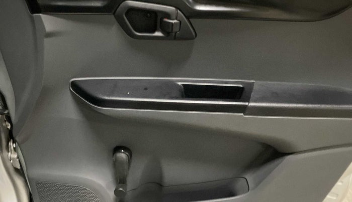 2018 Mahindra KUV 100 NXT K2+ P 6 STR, Petrol, Manual, 21,057 km, Driver Side Door Panels Control