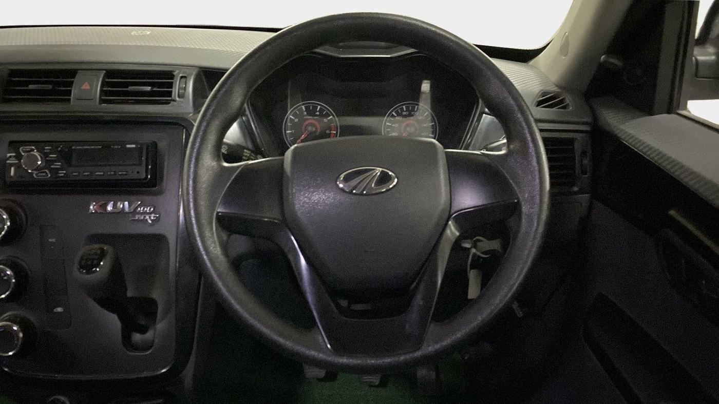 2018 Mahindra KUV 100 NXT K2+ P 6 STR, Petrol, Manual, 21,057 km, Steering Wheel Close Up