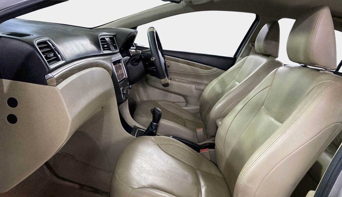 2019 Maruti Ciaz ALPHA  AT 1.5 SHVS PETROL, Petrol, Automatic, 52,791 km, Right Side Front Door Cabin