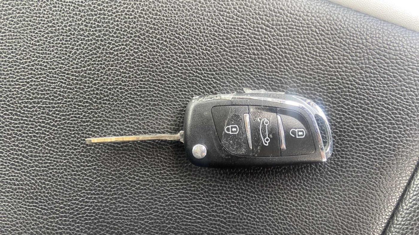 2021 Maruti Swift VXI, Petrol, Manual, 5,707 km, Key Close Up