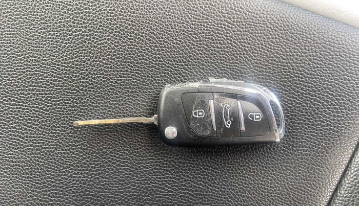 2021 Maruti Swift VXI, Petrol, Manual, 5,707 km, Key Close Up