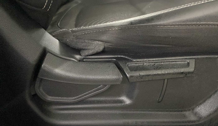 2019 Hyundai VENUE SX 1.0 (O) TURBO, Petrol, Manual, 28,357 km, Driver Side Adjustment Panel