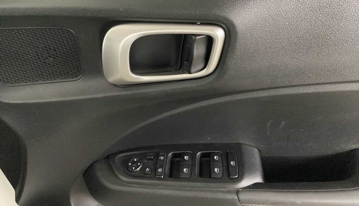 2019 Hyundai VENUE SX 1.0 (O) TURBO, Petrol, Manual, 28,357 km, Driver Side Door Panels Control