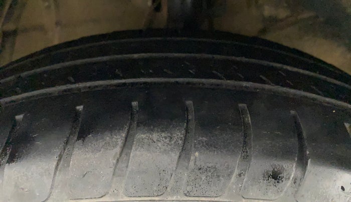 2018 Maruti Swift VXI, Petrol, Manual, 35,200 km, Right Front Tyre Tread