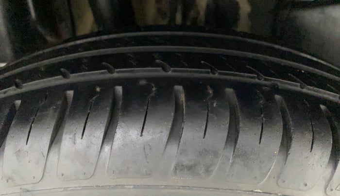 2018 Maruti Swift VXI, Petrol, Manual, 35,200 km, Right Rear Tyre Tread
