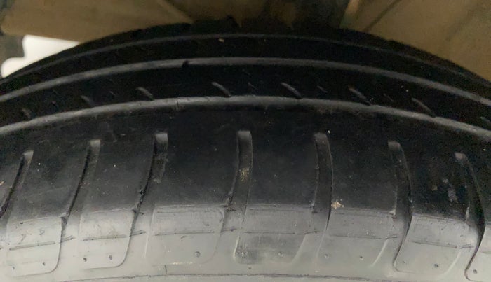 2018 Maruti Swift VXI, Petrol, Manual, 35,200 km, Left Front Tyre Tread