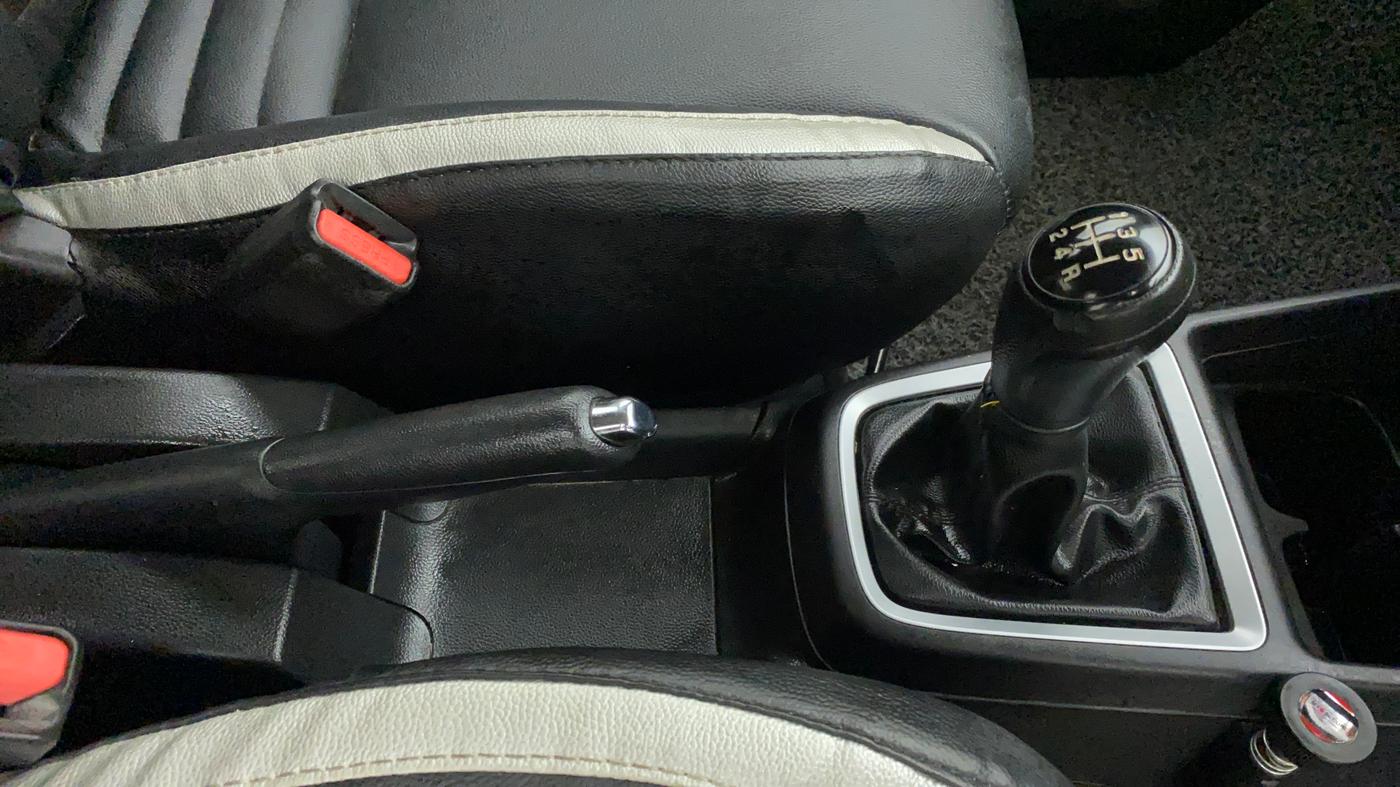 2018 Maruti Swift VXI, Petrol, Manual, 35,200 km, Gear Lever