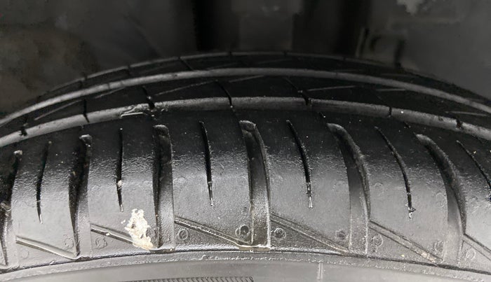 2021 Renault Kwid 1.0 RXT Opt, Petrol, Manual, 23,200 km, Right Front Tyre Tread
