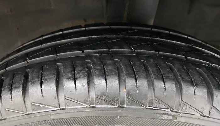 2021 Renault Kwid 1.0 RXT Opt, Petrol, Manual, 23,200 km, Left Rear Tyre Tread