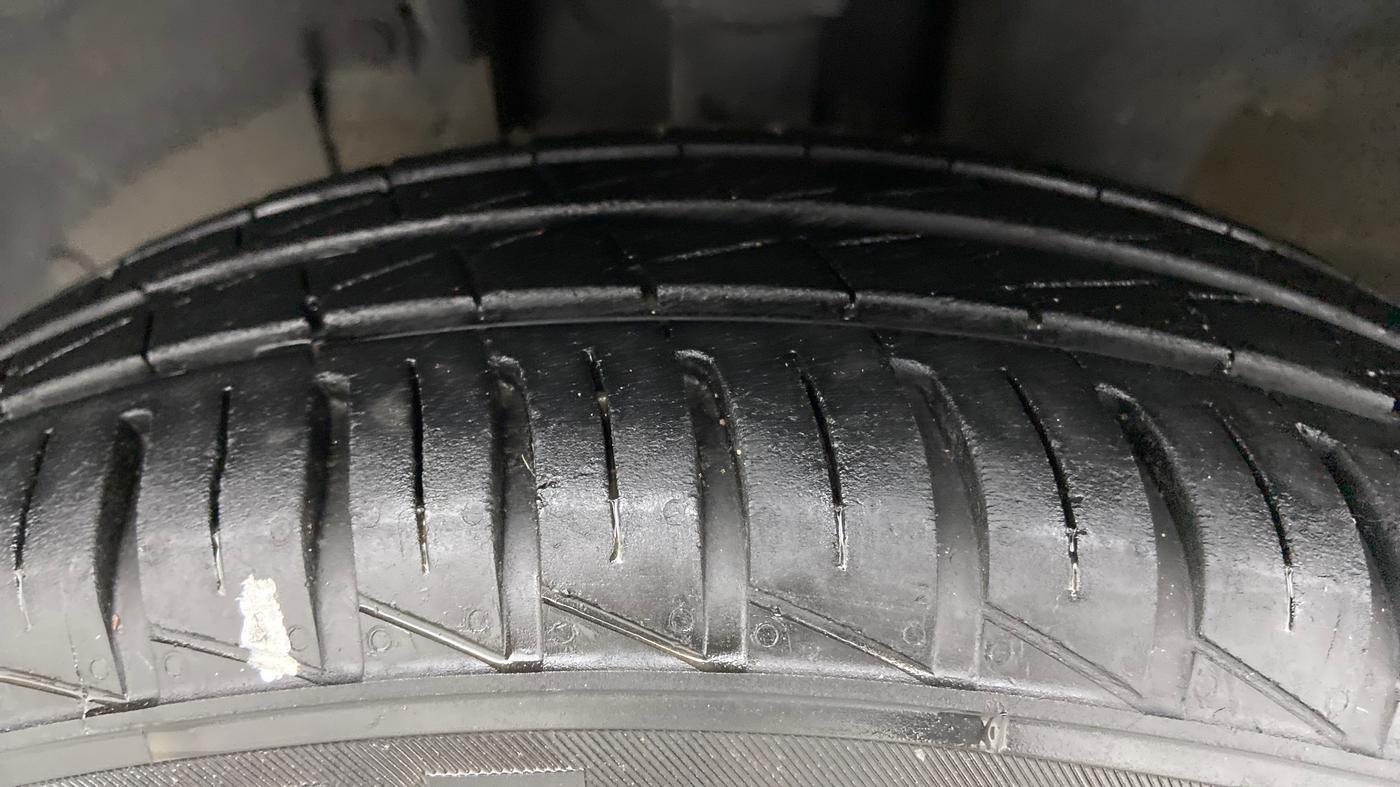 2021 Renault Kwid 1.0 RXT Opt, Petrol, Manual, 23,200 km, Left Front Tyre Tread