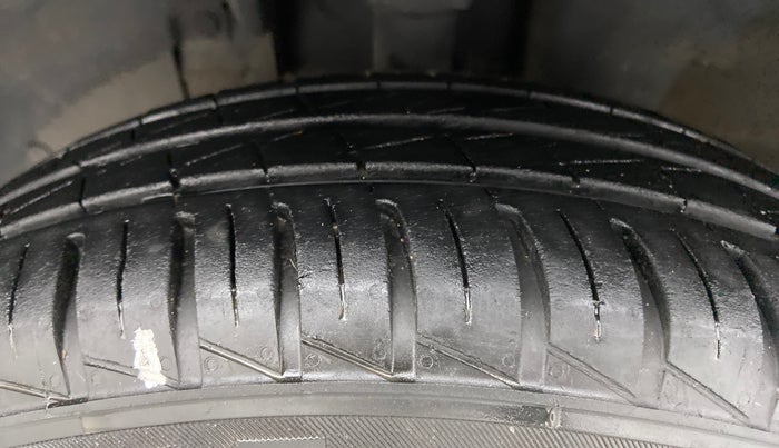 2021 Renault Kwid 1.0 RXT Opt, Petrol, Manual, 23,200 km, Left Front Tyre Tread