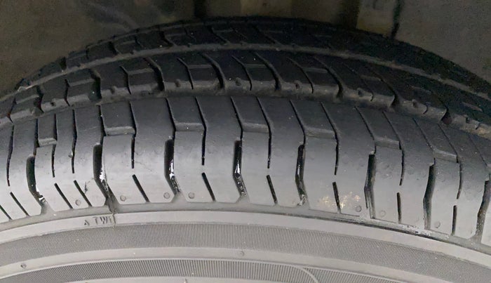 2017 Renault Kwid RXT 0.8, Petrol, Manual, 61,472 km, Right Front Tyre Tread