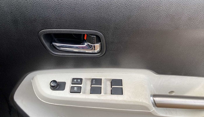 2019 Maruti IGNIS DELTA 1.2 AMT, Petrol, Automatic, 19,469 km, Driver Side Door Panels Control