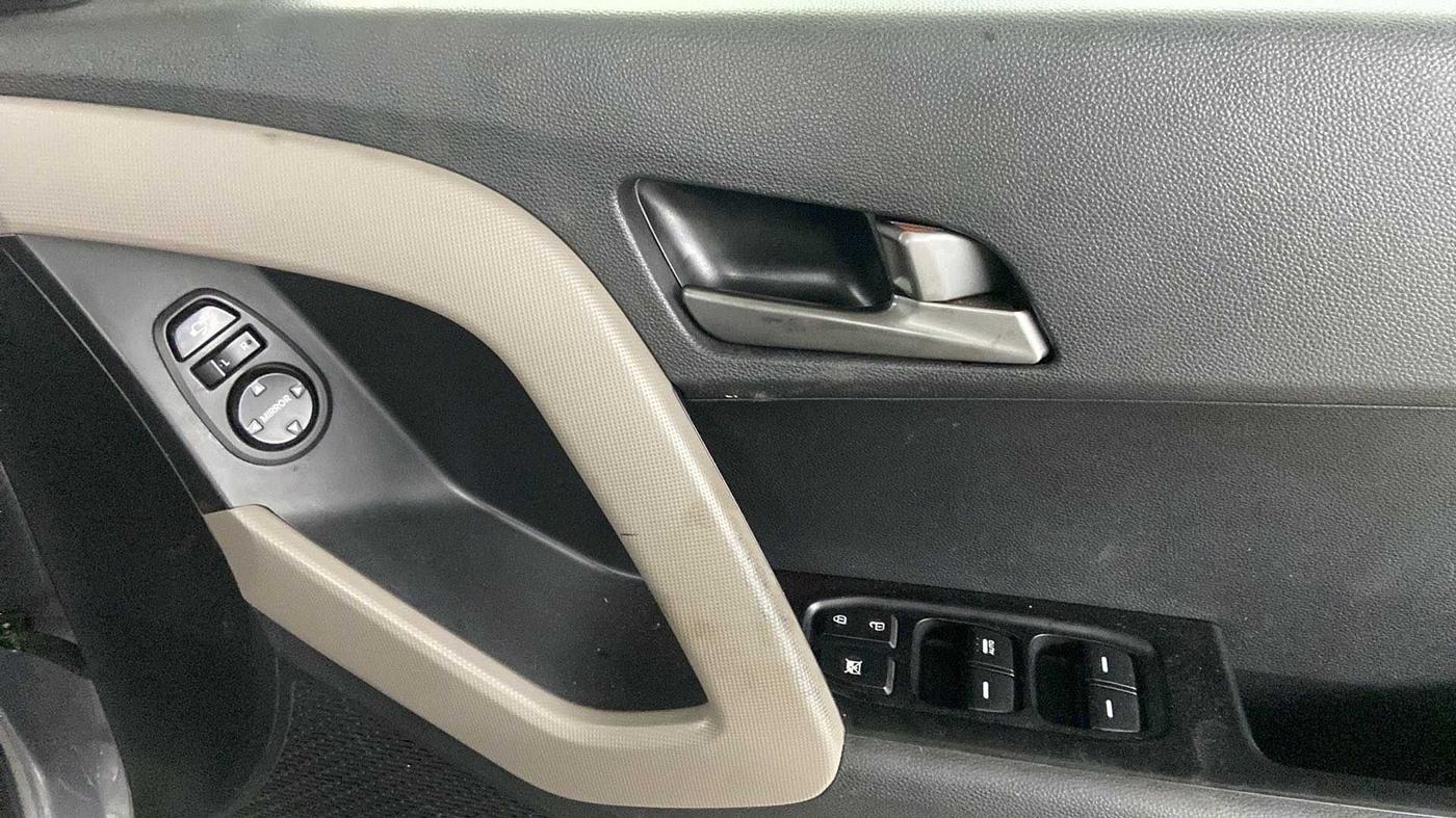 2017 Hyundai Creta SX PLUS 1.6 PETROL, CNG, Manual, 69,689 km, Driver Side Door Panels Control