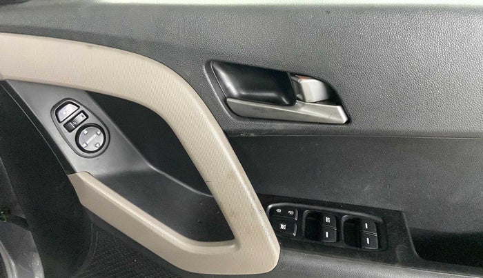 2017 Hyundai Creta SX PLUS 1.6 PETROL, CNG, Manual, 69,689 km, Driver Side Door Panels Control