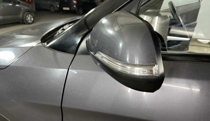 2017 Hyundai Creta SX PLUS 1.6 PETROL, CNG, Manual, 69,689 km, Left rear-view mirror - Indicator light not working