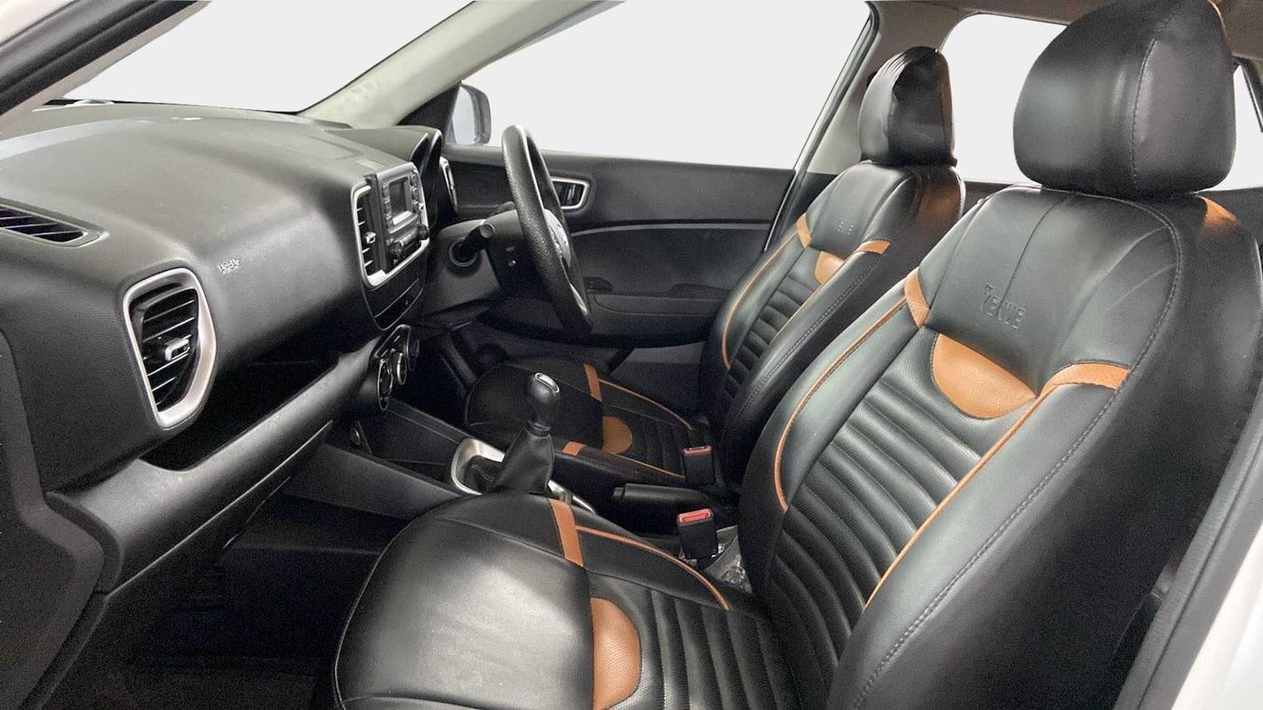 2021 Hyundai VENUE S 1.2, Petrol, Manual, 32,868 km, Right Side Front Door Cabin