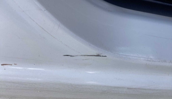 2014 Maruti Swift VXI, Petrol, Manual, 52,311 km, Right running board - Paint is slightly faded