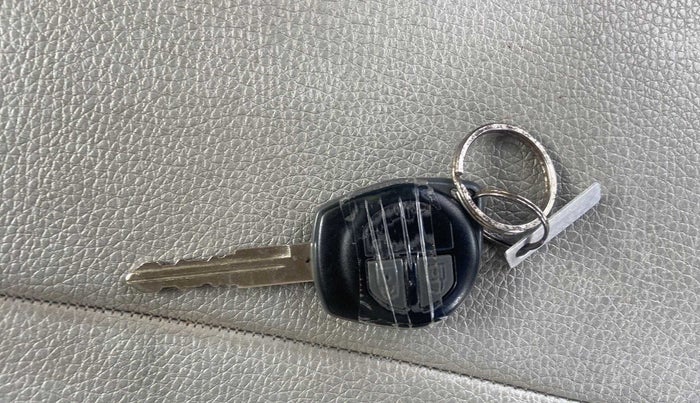 2014 Maruti Swift VXI, Petrol, Manual, 52,311 km, Key Close Up