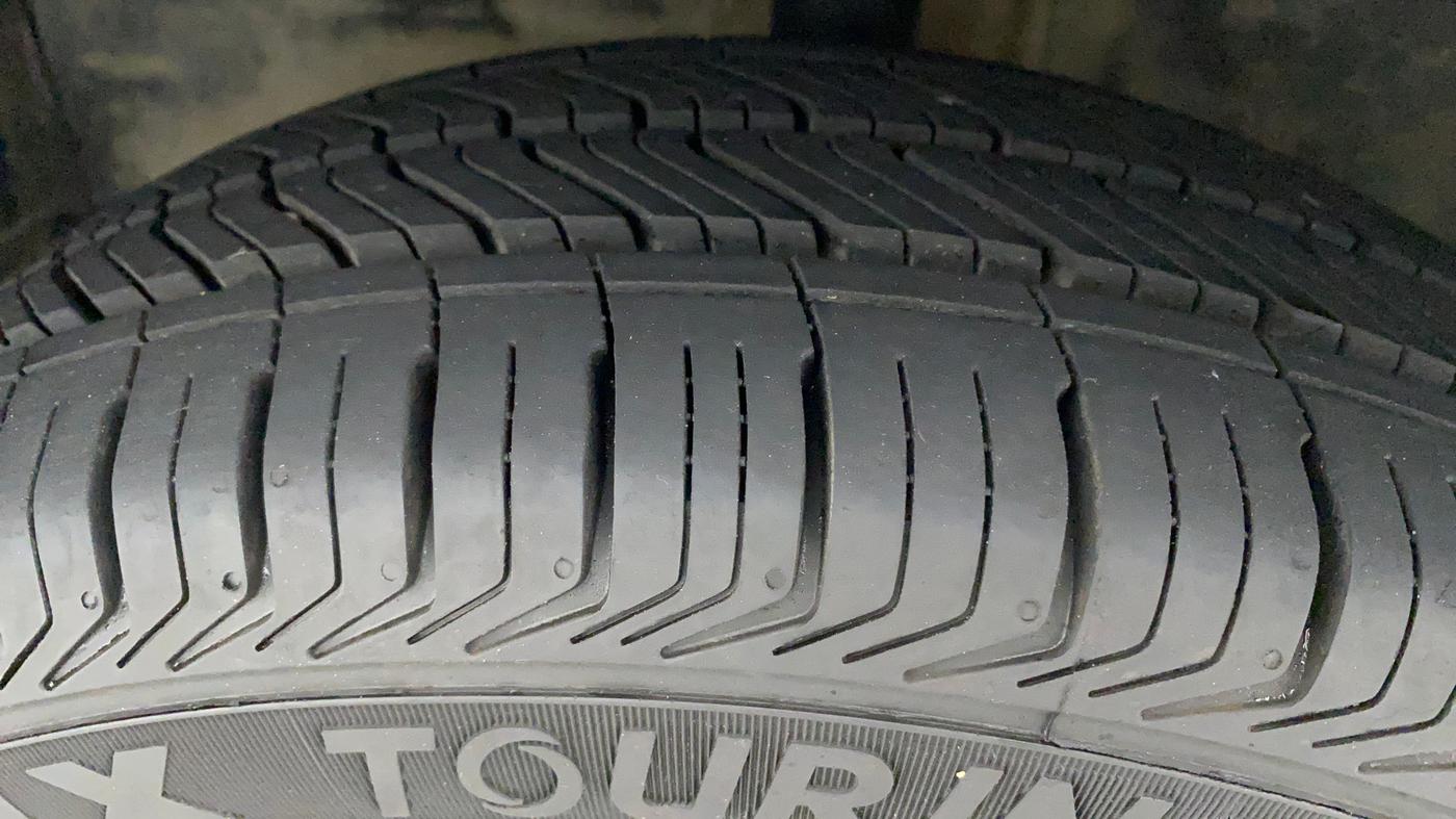 2012 Toyota Etios G, Petrol, Manual, 1,02,392 km, Left Front Tyre Tread
