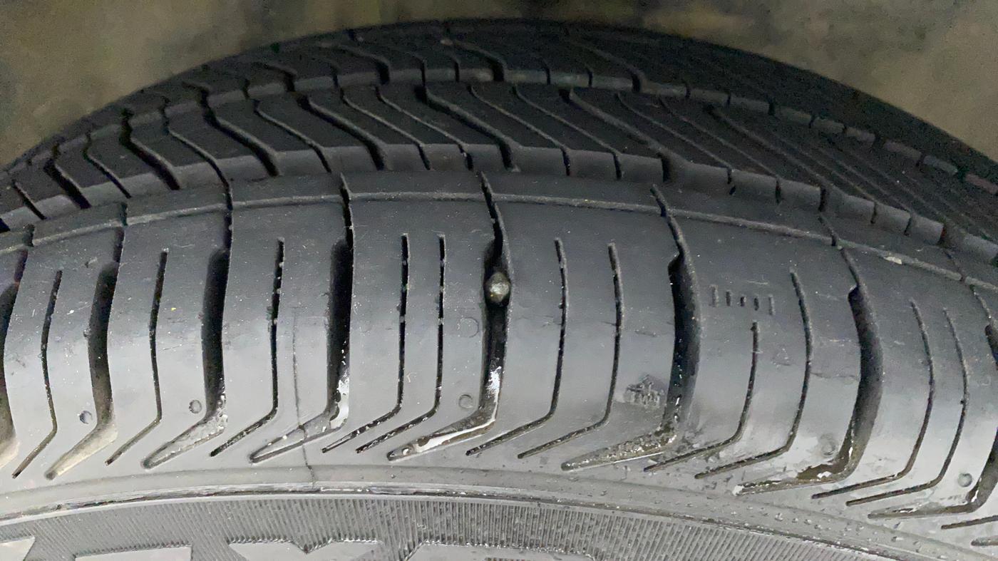 2012 Toyota Etios G, Petrol, Manual, 1,02,392 km, Right Front Tyre Tread