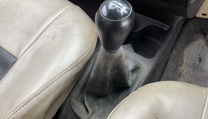 2015 Hyundai Eon D-LITE+, Petrol, Manual, 30,557 km, Gear lever - Boot cover slightly torn