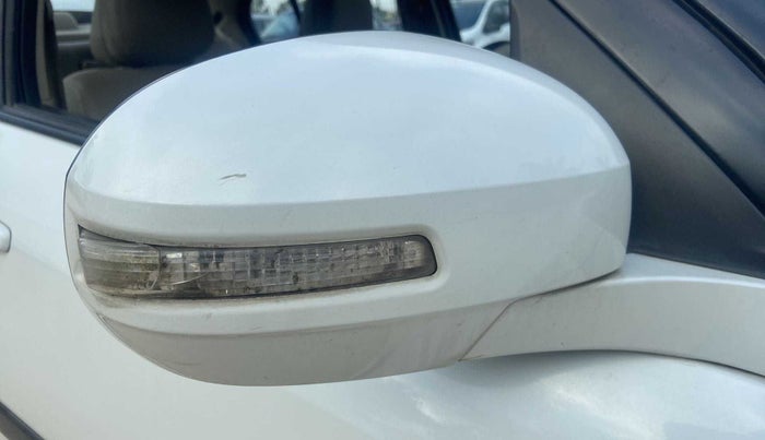 2016 Maruti Swift Dzire VXI, Petrol, Manual, 62,011 km, Right rear-view mirror - Indicator light has minor damage