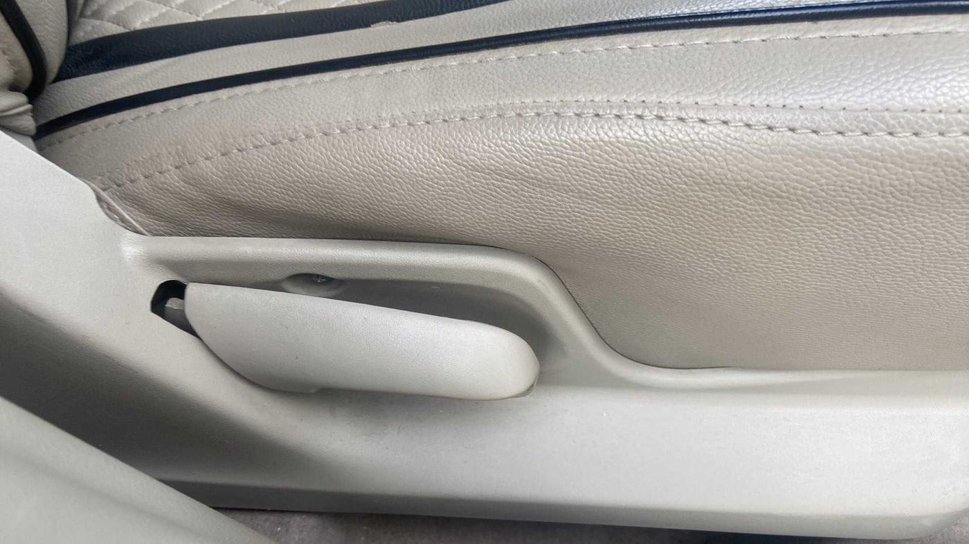 2016 Maruti Swift Dzire VXI, Petrol, Manual, 62,011 km, Driver Side Adjustment Panel