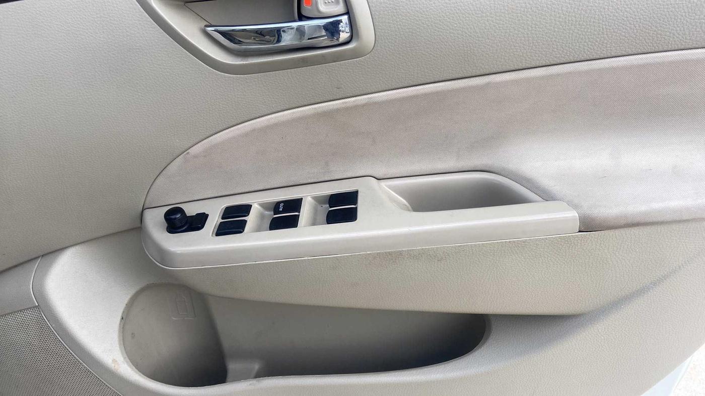 2016 Maruti Swift Dzire VXI, Petrol, Manual, 62,011 km, Driver Side Door Panels Control