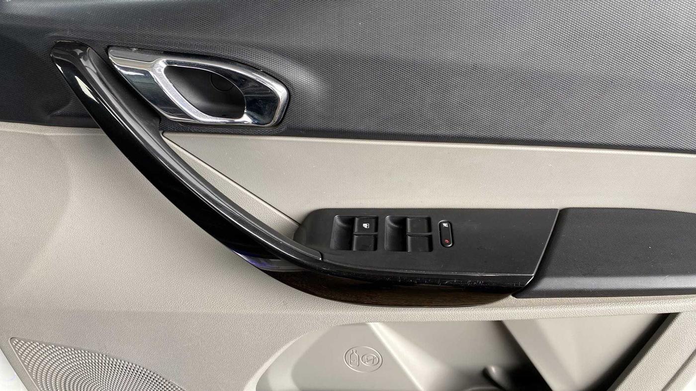 2019 Tata Tiago XZ PETROL, Petrol, Manual, 24,845 km, Driver Side Door Panels Control