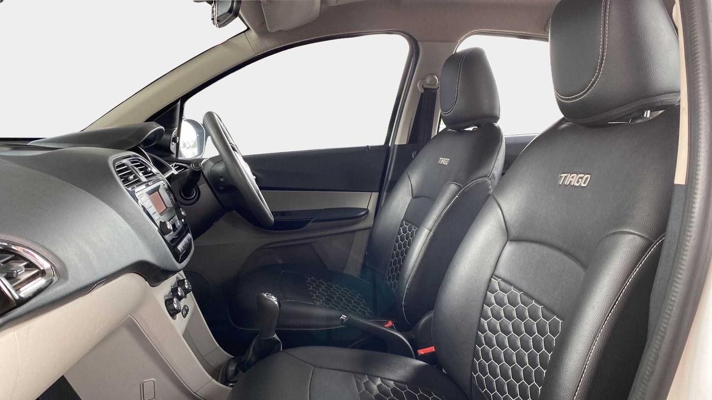2019 Tata Tiago XZ PETROL, Petrol, Manual, 24,845 km, Right Side Front Door Cabin