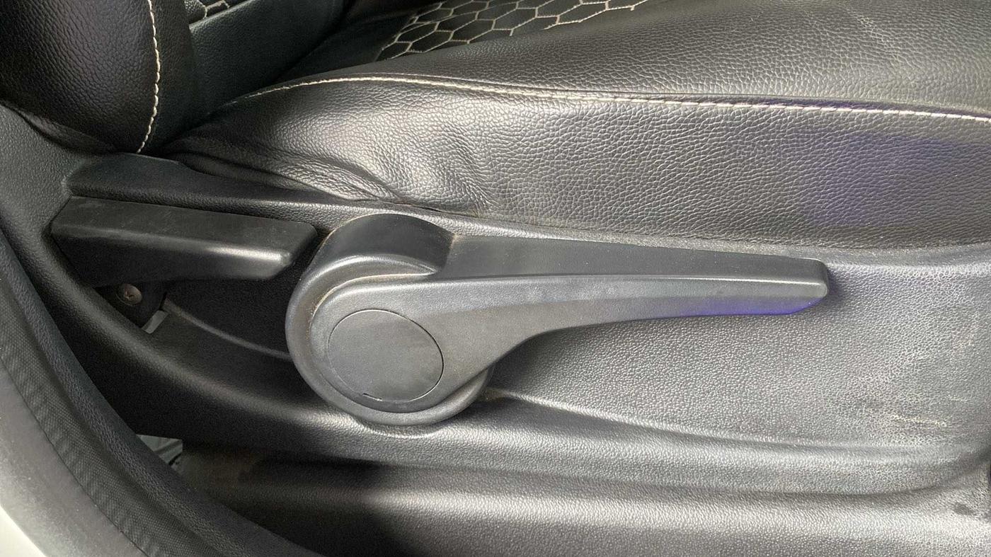 2019 Tata Tiago XZ PETROL, Petrol, Manual, 24,845 km, Driver Side Adjustment Panel