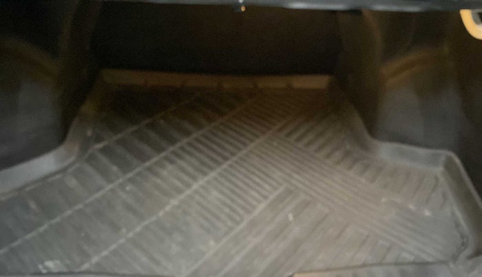 2021 Maruti Ciaz ALPHA  AT 1.5 SHVS PETROL, Petrol, Automatic, 37,617 km, Boot Inside