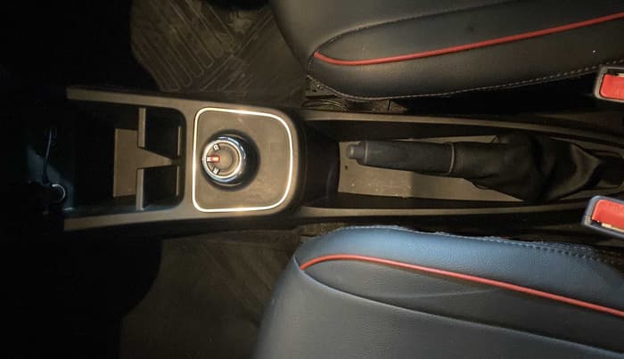 2022 Renault Kwid RXT 1.0 AMT, Petrol, Automatic, 5,840 km, Gear Lever