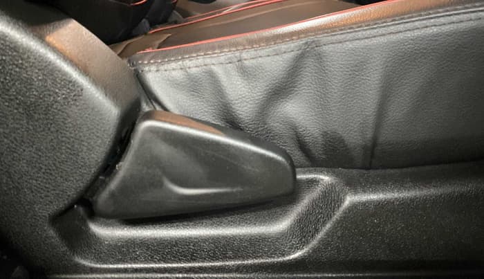 2022 Renault Kwid RXT 1.0 AMT, Petrol, Automatic, 5,840 km, Driver Side Adjustment Panel