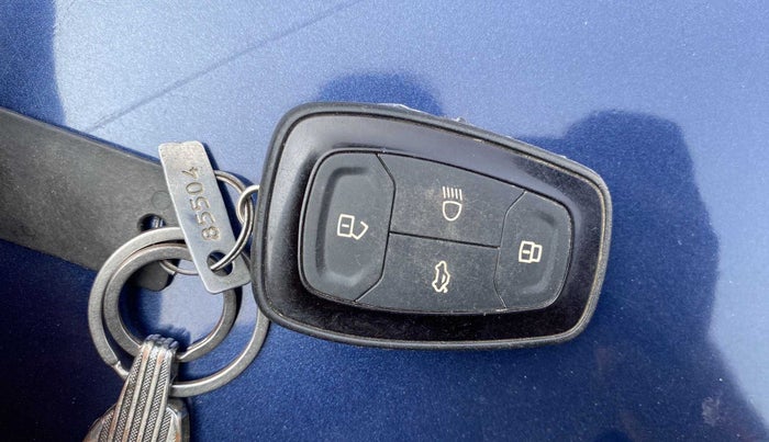 2022 Tata TIGOR XZ CNG, CNG, Manual, 33,296 km, Key Close Up