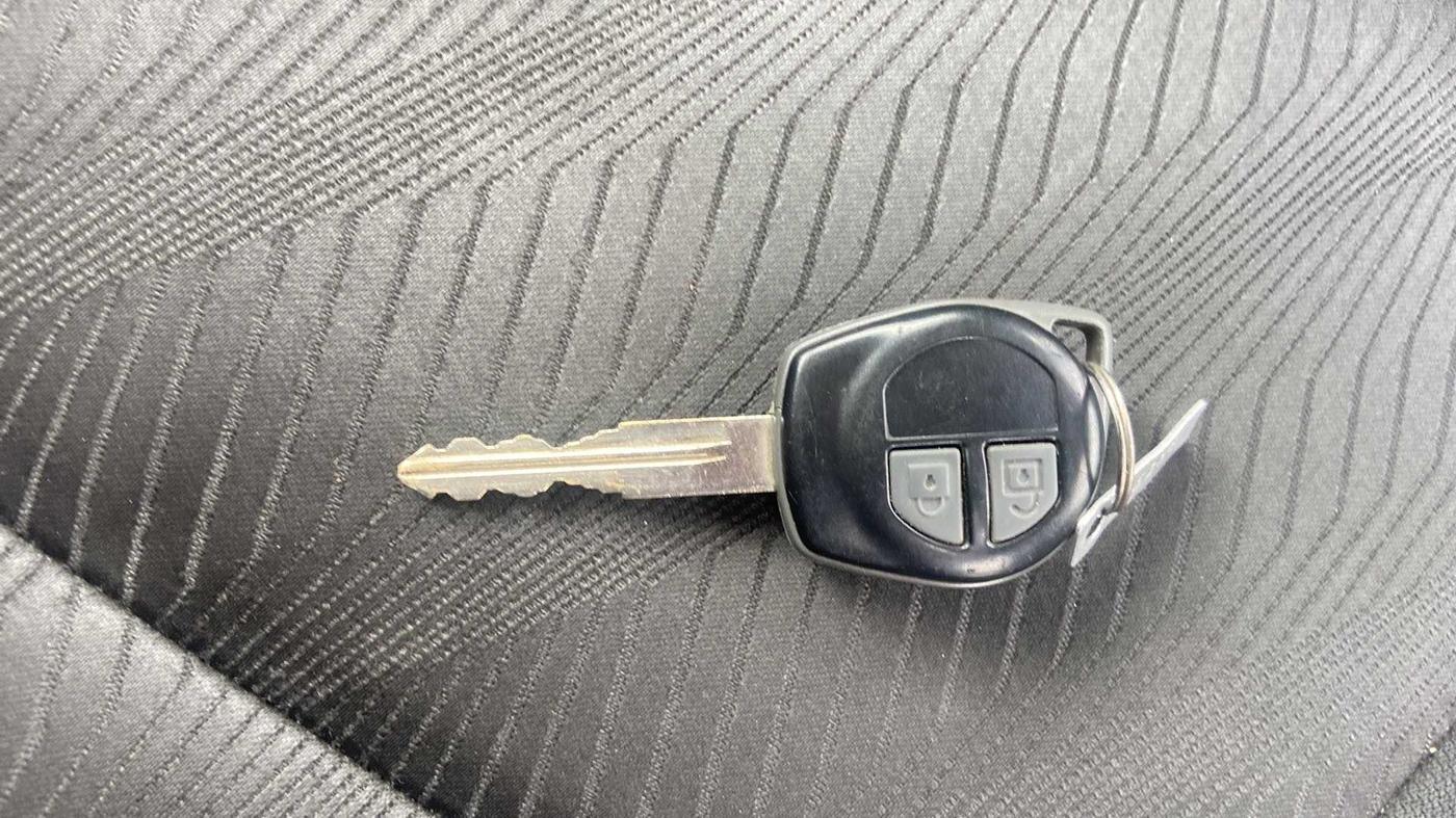 2012 Maruti Swift VXI, Petrol, Manual, 1,12,795 km, Key Close Up