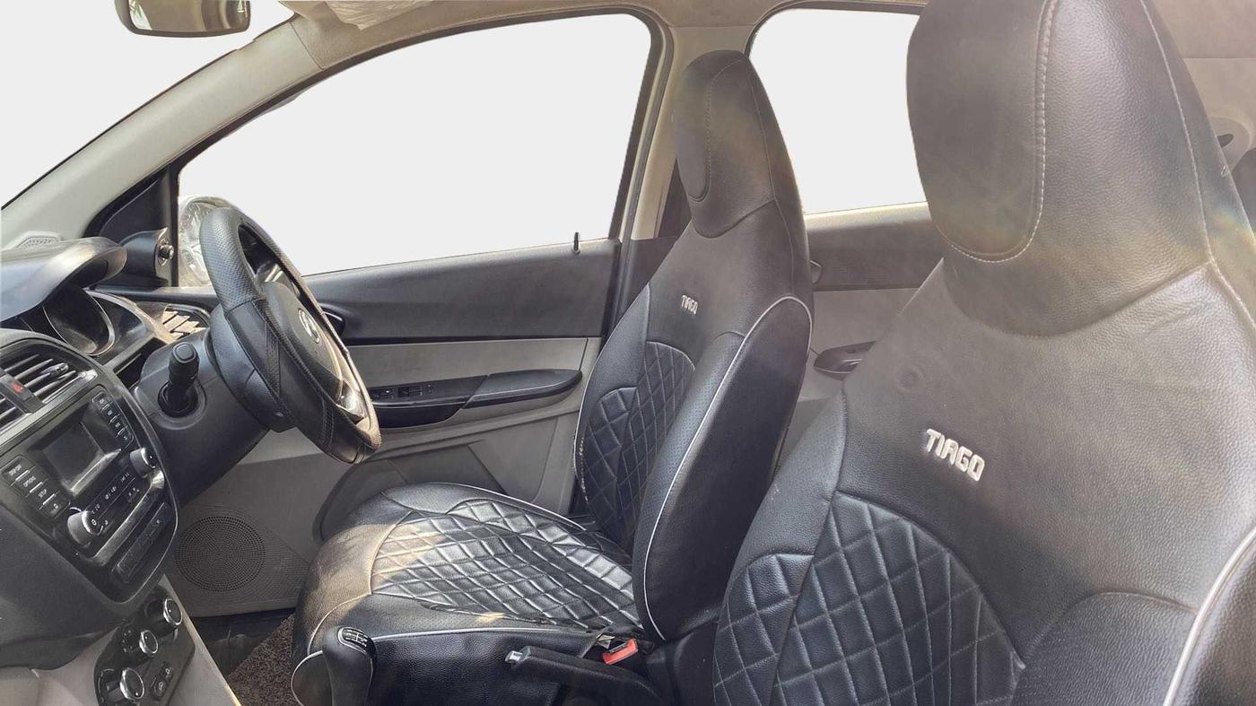 2018 Tata Tiago XT PETROL, Petrol, Manual, 54,618 km, Right Side Front Door Cabin