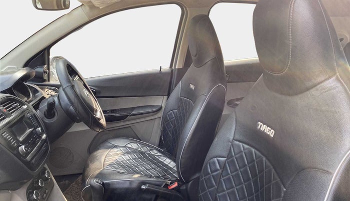 2018 Tata Tiago XT PETROL, Petrol, Manual, 54,618 km, Right Side Front Door Cabin