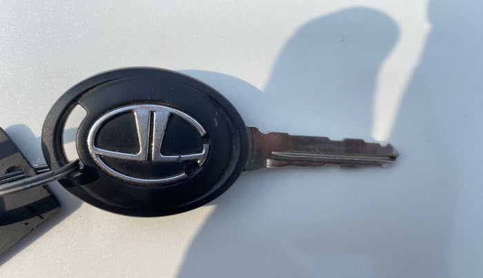 2018 Tata Tiago XT PETROL, Petrol, Manual, 54,618 km, Key Close Up