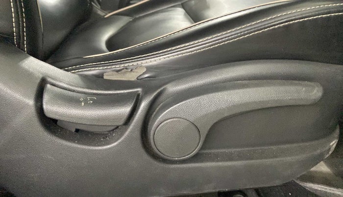 2016 Hyundai Creta SX PLUS 1.6 PETROL, Petrol, Manual, 43,342 km, Driver Side Adjustment Panel