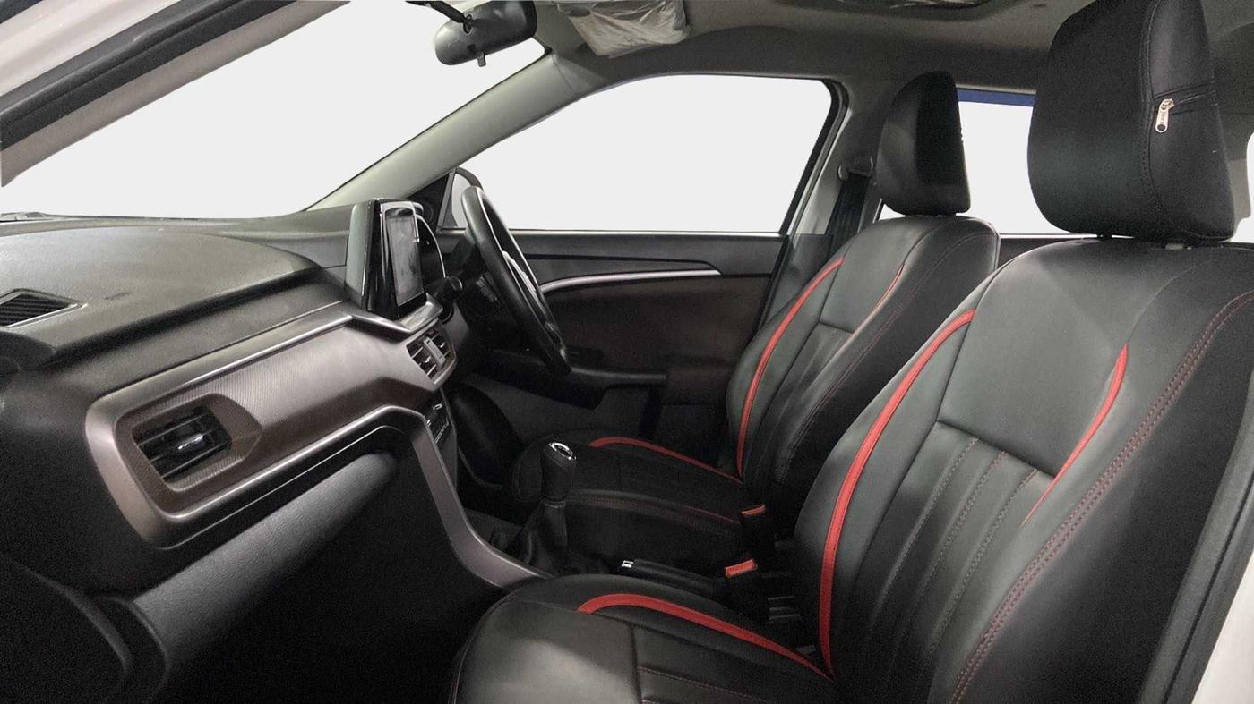 2023 Maruti BREZZA ZXI SMART HYBRID , Petrol, Manual, 12,072 km, Right Side Front Door Cabin
