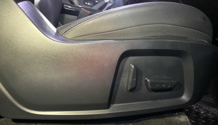 2022 Tata Harrier XZA SUNROOF 2.0L DARK EDITION, Diesel, Automatic, 15,757 km, Driver Side Adjustment Panel